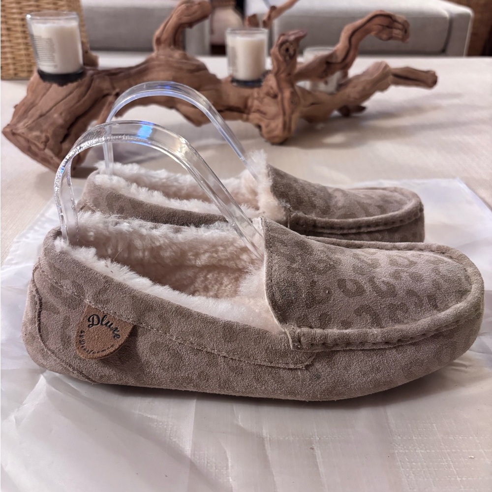 DEARFOAM Lux Beige Women’s Shearling DLuxe Slippers